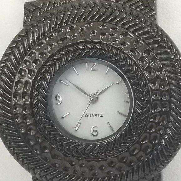 Women's Cuff Bracelet Watch H2 - Picture 4 of 7